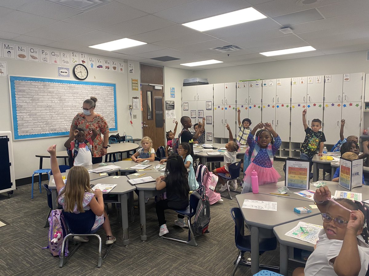 MrsJessCosman's tweet photo. The magic play dough changed colors and told us we are going to have a great year together in 1st grade!! #LTDay1 #ic2324 #onlyatIC https://t.co/pEAFq5IDSS