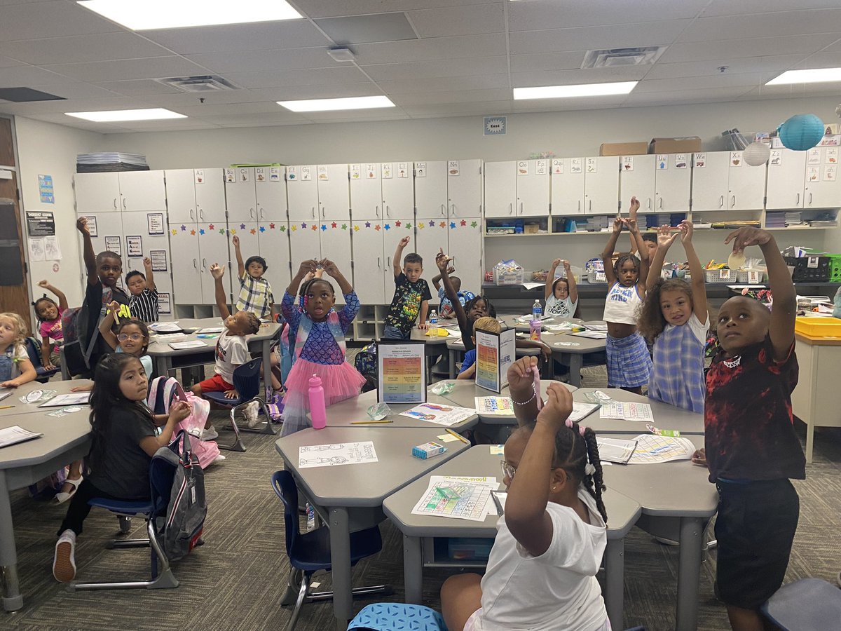 MrsJessCosman's tweet photo. The magic play dough changed colors and told us we are going to have a great year together in 1st grade!! #LTDay1 #ic2324 #onlyatIC https://t.co/pEAFq5IDSS