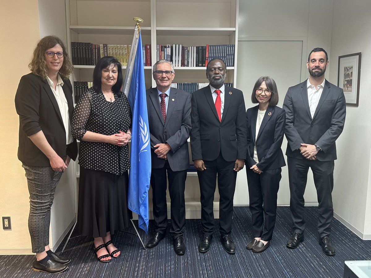 Tshilidzi Marwala チリツィ・マルワラ . 丸笑 (@tmarwala) on Twitter photo With the Vice-Chancellor and Principal of <a href="/StellenboschUni/">Stellenbosch University</a> Professor Wim de Villiers. Education is a human right! <a href="/UNUniversity/">UN University</a> With the Vice-Chancellor and Principal of <a href="/StellenboschUni/">Stellenbosch University</a> Professor Wim de Villiers. Education is a human right! <a href="/UNUniversity/">UN University</a>