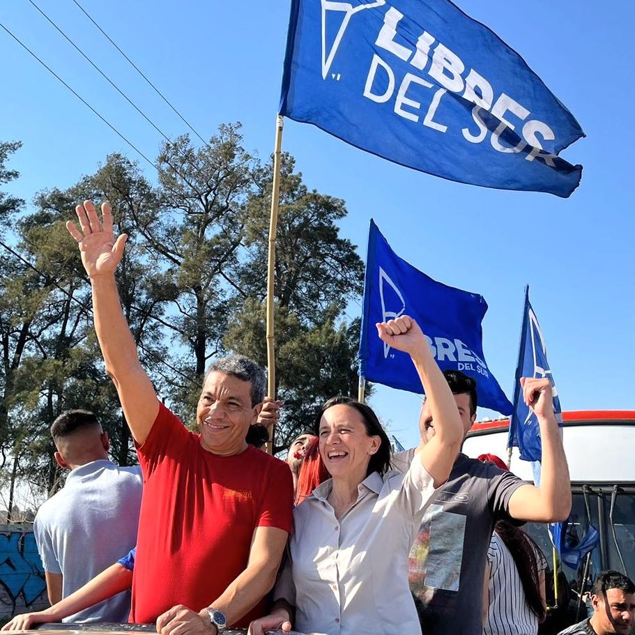 libresdelsurnet's tweet photo. “Vamos a poner en pie una nueva fuerza política en la Argentina, una fuerza del campo popular, que venga a defender a los trabajadores, a los más humildes, a los comerciantes, al pequeño y mediano industrial, a las mujeres, a los jóvenes”, aseguró Jesús.
https://t.co/67cWMfaTp7 https://t.co/4E4wIC8Zq7