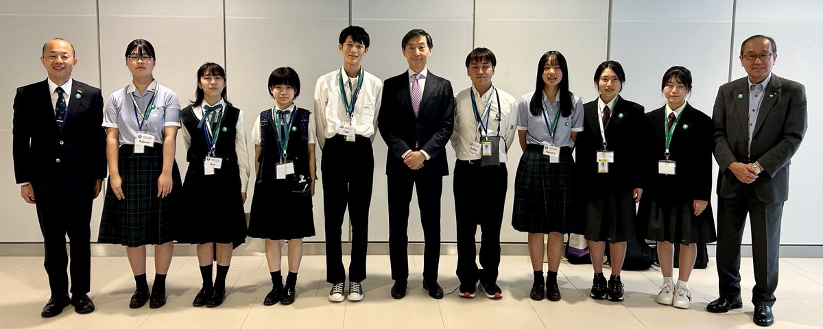 Yesterday in Vienna, on the occasion of #NPTPrepCom, Amb. Ogasawara had the pleasure to meet #MayorsforPeace and #Youth delegation and discuss with them on efforts to achieve a #NuclearFreeWorld.