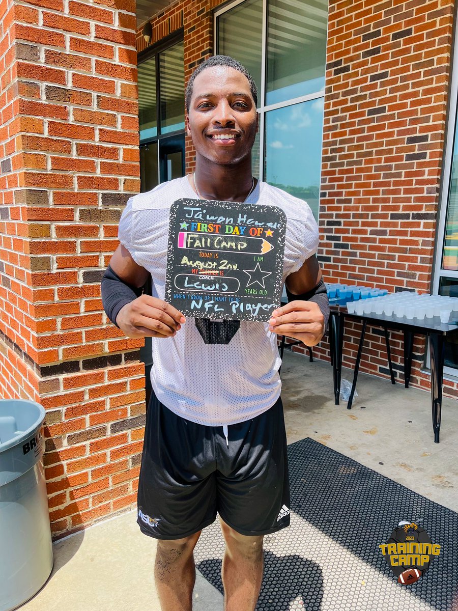 BamaStateSports's tweet photo. Because who doesn’t love first day pictures 

#SWARMAS1 | @BamaStateFB https://t.co/l7KuuGLUOL