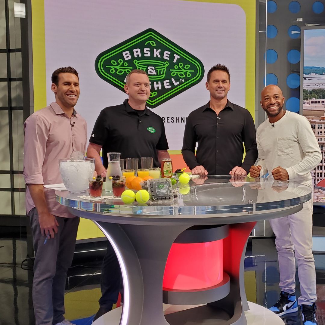 StaterBrosMkts's tweet photo. Exciting BTS with our very own Chef Matthew! 🍇🥤 Watch him live on Tennis Channel’s T2 network @TennisChannel, as he crafts a delicious mocktail recipe with @basketbushel blackberries! 😍📺#StaterBrosFresh #CincyTennis #Tennis #Foodie https://t.co/D3k2e9aSSx