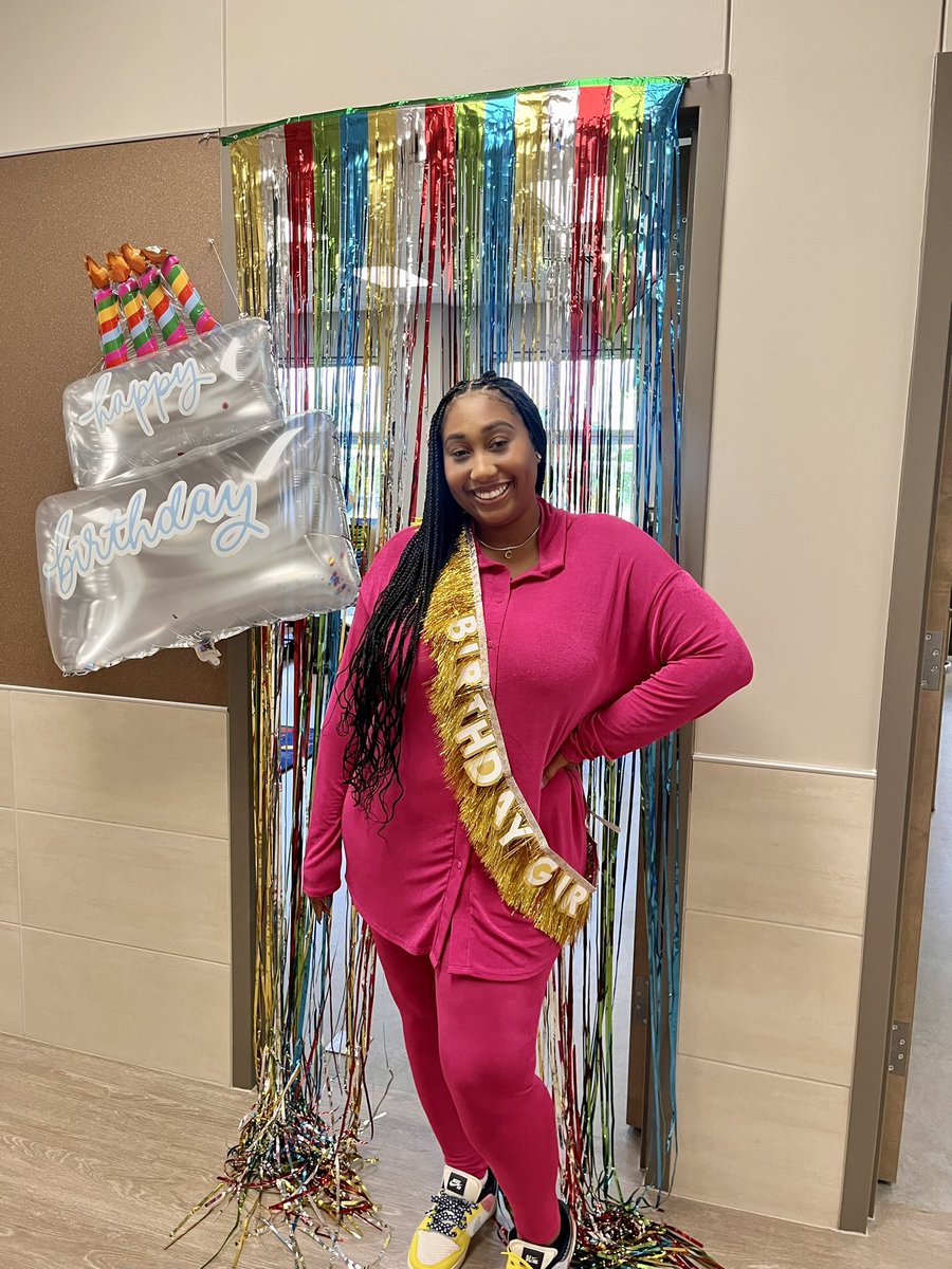 MrsColemanTeach's tweet photo. Spent majority of my birthday at work & my team made it soooo special! Bday girl sash, decorated door, lunch at Lupe, cake, gifts, confetti & singing! Iโm so grateful for them ๐ซถ๐ฝ #FirstGradeFireflies ๐๐ https://t.co/yTBcoRSNCy