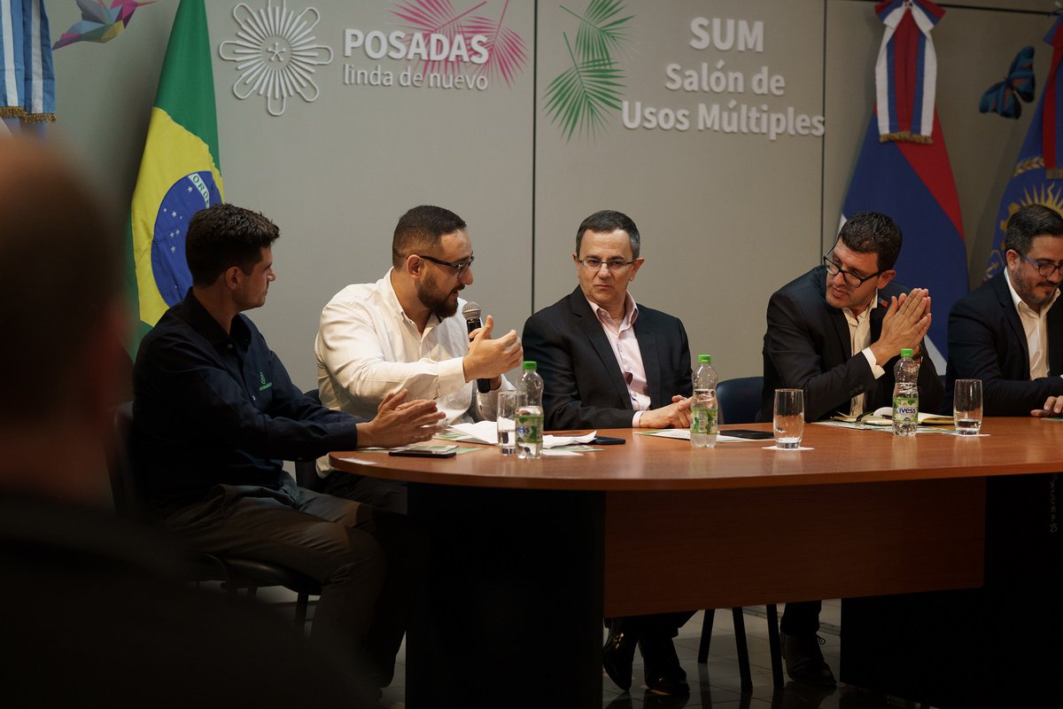 aguilarclaudiok's tweet photo. Con el objetivo de fortalecer los vínculos institucionales y promover las relaciones comerciales, presentamos hoy en Posadas la 34ta edición de la Feria de Hortigranjeros que se realizará del 9 al 13 de agosto en Santa Rosa, BR.
#QueSigaLinda #InvestPosadas @LaloStelatto https://t.co/HMeait9Tfi