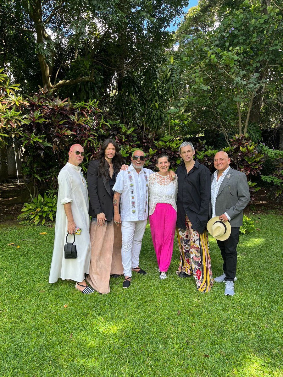 Hoy comienza #CRFashionWeek 🇨🇷  en #AntiguaAduana Hemos recibido a algunos de sus  diseñadores  🧶🪡 

De 🇪🇸 <a href="/MaisonMesa/">Maison Mesa</a> y #DulyRomero 
De Argentina  #GustavoPucheta y #FabianPaz
De USA, Miami #PalomaBalvin
De Perú #JoséMiguelValdivia
De República Dominicana #MarielaPeñaBarrio