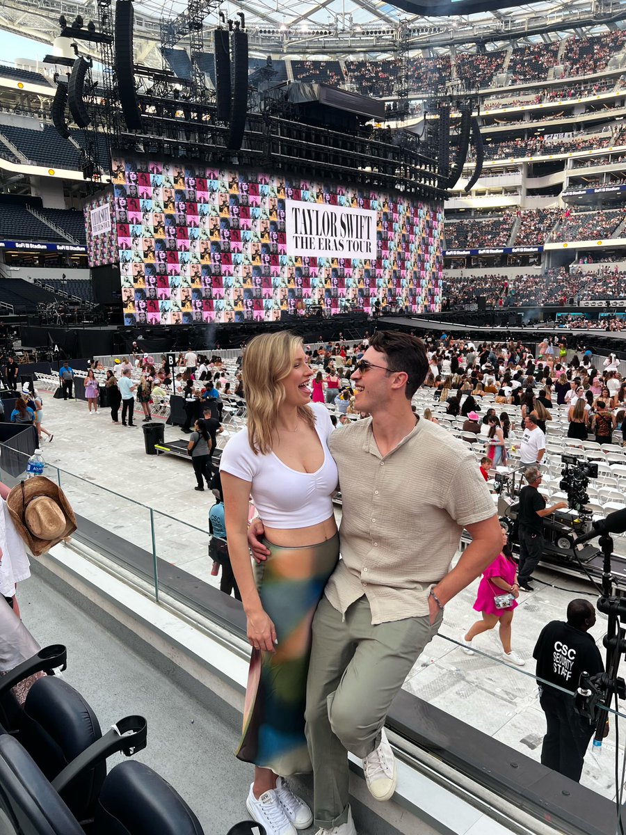 early reviews <a href="/gracieabrams/">Gracie Abrams</a> absolutely crushed it