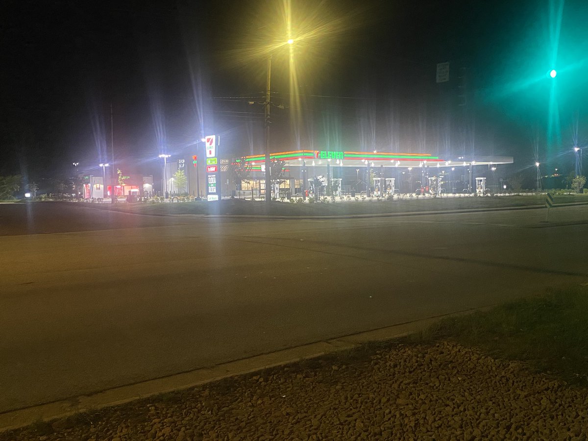 r_rasneqs's tweet photo. 7 Eleven Gas station https://t.co/9vnlrZtt0F