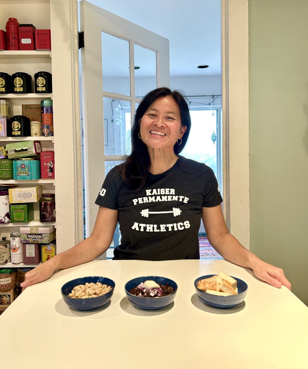 spiceboxtravels's tweet photo. My Beans 3 Ways demo for @kpsanfrancisco #PlantStrongProgram @PermanenteDocs 
Flavorful #plantbased proteins.
Because eating for health should be a joy!
Cannellini beans w/garlic 
Cuban-style black beans w/cashew cream 
Pan fried tofu
Recipes from #SpiceboxKitchen @hachettego https://t.co/rEPUrTccDm