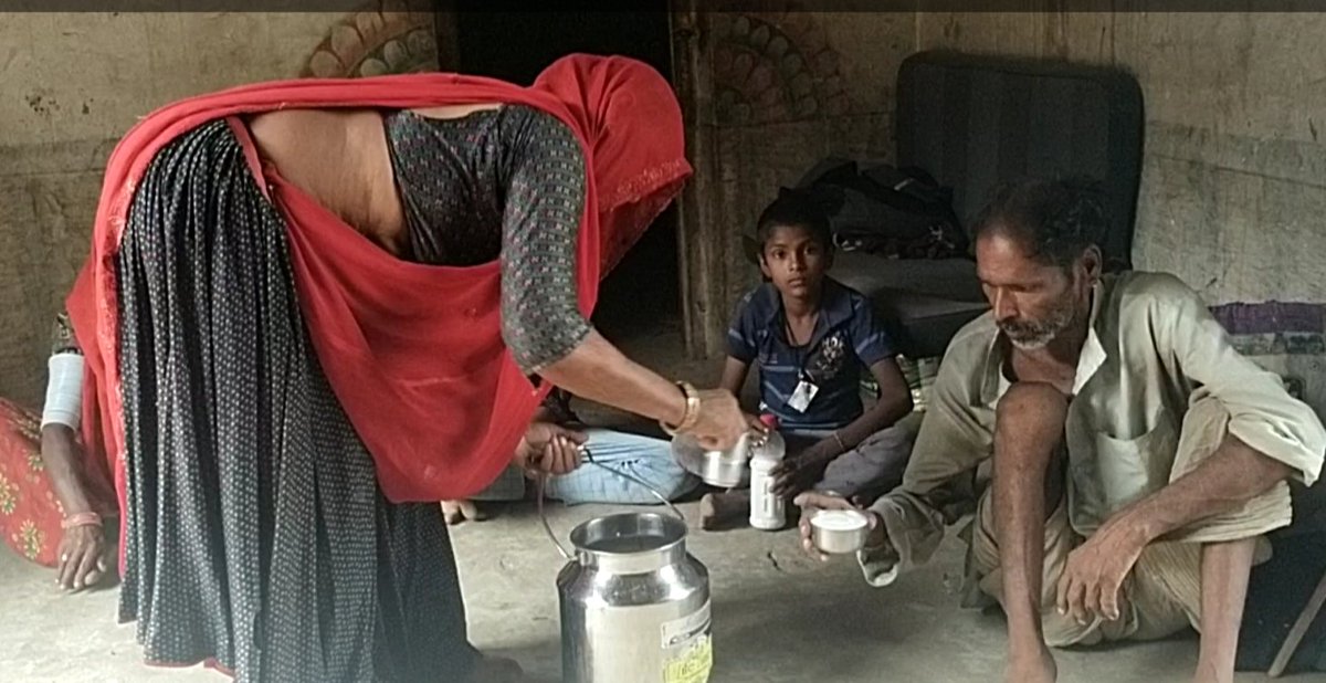 IlseKohler's tweet photo. This is Dailibai Raika distributing camel milk to asthma and TB patients at her home which makes a huge difference to their health.

A thread about a formidable woman
1/5 https://t.co/5MRGi52yL1
