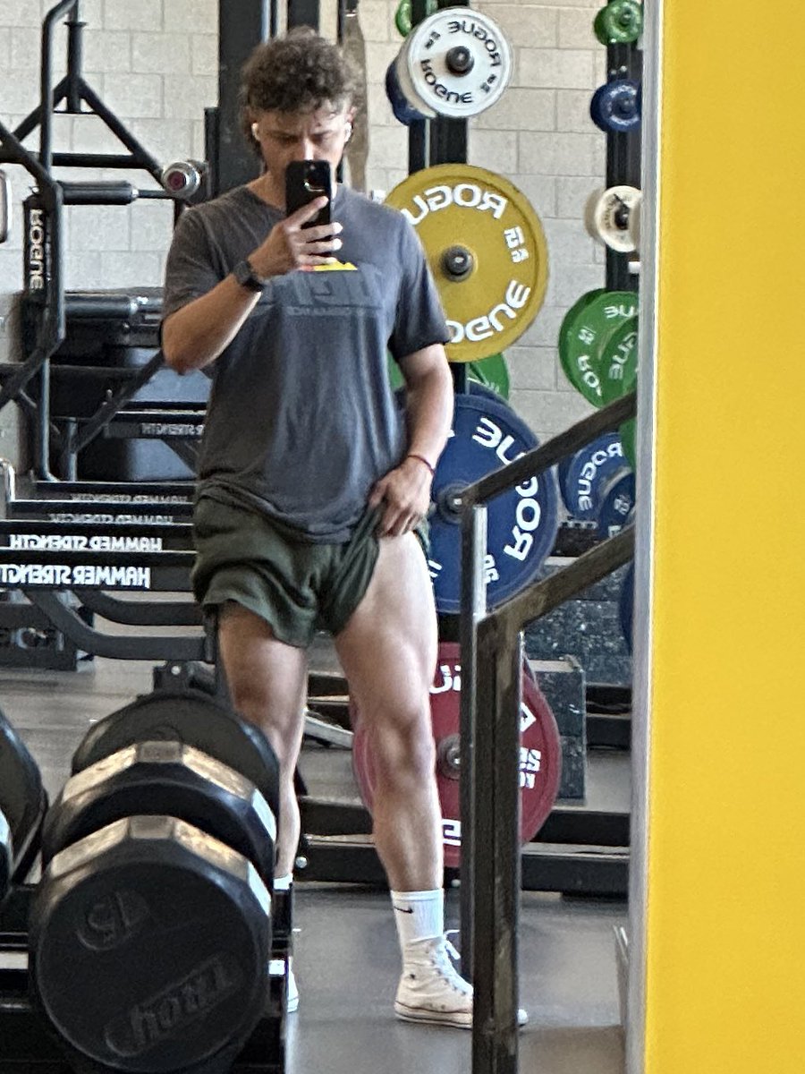 alfred_hoe's tweet photo. Won’t be able to hit the gym for a minute so here’s some leg pics for now 🥲 https://t.co/J16cZljgsv