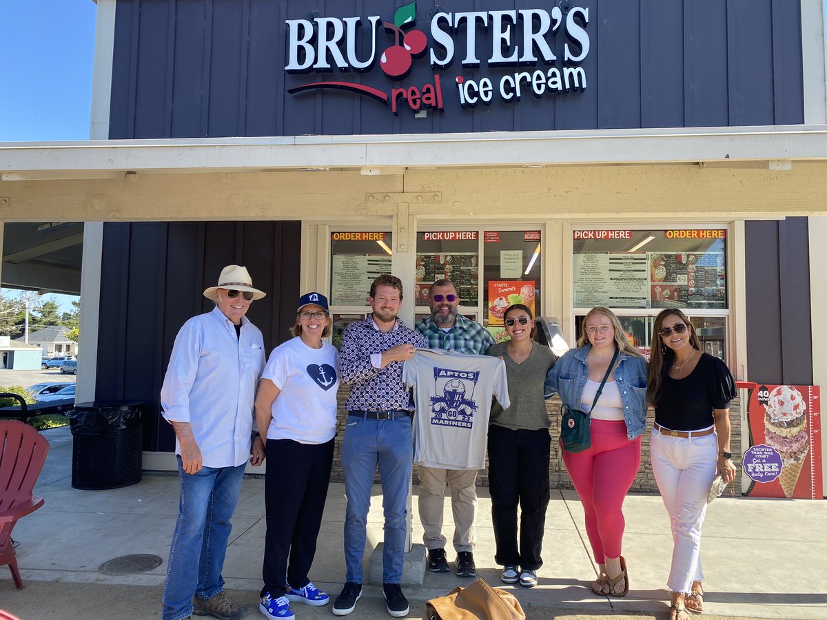 AptosHigh's tweet photo. AHS Meet & Greet. Thanks, Bruster’s in Aptos! Great way to meet our Aptos team. #brusters #aptoslovesaptos https://t.co/UIFICYhwhP