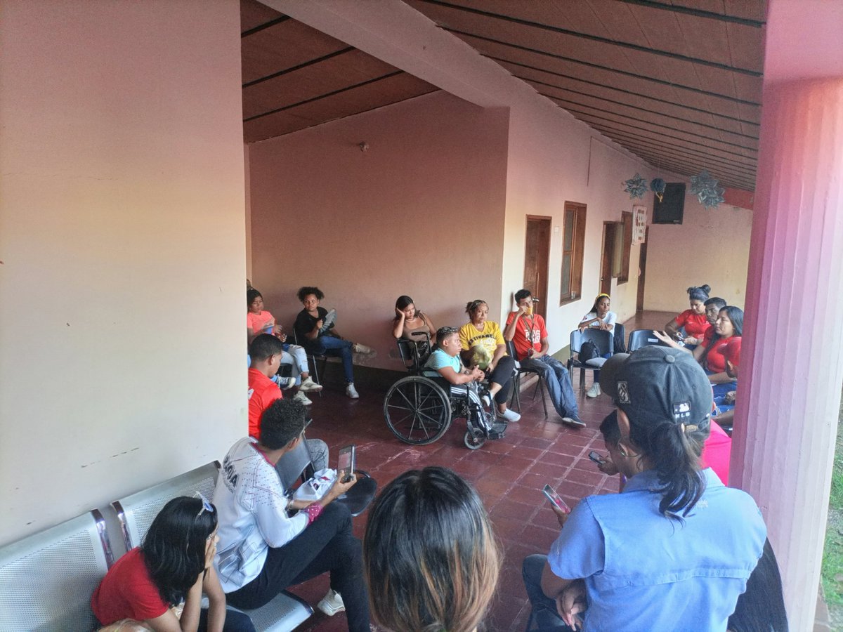 Al finalizar nuestro encuentro en Urdaneta el día de ayer, nos fuimos en horas de la tarde al Municipio Camatagua y tuvimos la oportunidad de compartir con nuestros jóvenes e intercambiar ideas.

Seguiremos en Batalla, encontrandonos con nuestras estructuras.