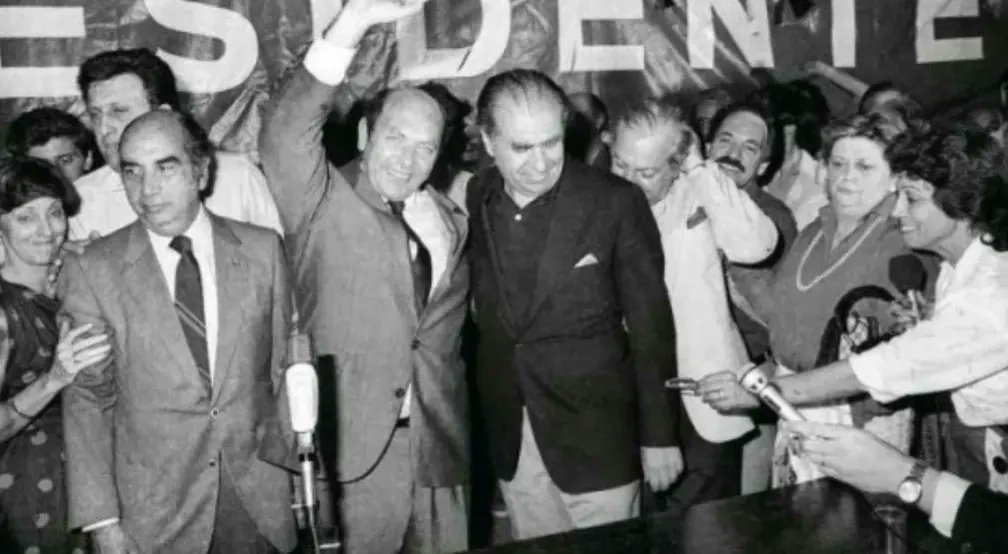 ColoradoReform's tweet image. Hace 39 años, el @PartidoColorado desempeñó un papel crucial en la restauración democrática de Uruguay.
Nuestro compromiso con la libertad y la justicia es innegable. Juntos, construiremos un país de oportunidades para todos.