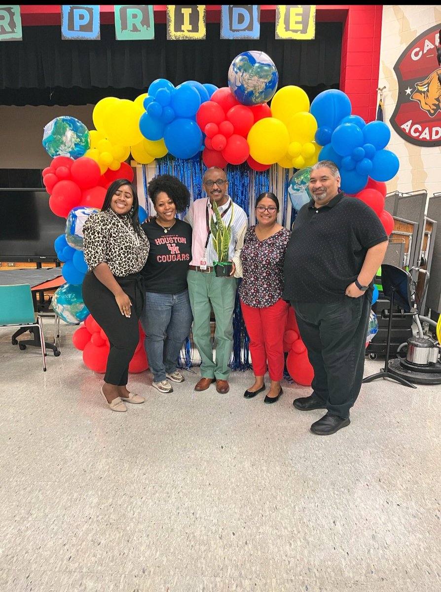 JerrylinTaylor's tweet photo. Thank you @doccbstewart for leading the work on equitable access in education. You're an amazing transformative leader and the nuggets you dropped @Carter_AISD are invaluable. Grateful for the connection #CulturallyResponsiveTeaching #EqualityvsEquity #UofHLeader #HearCarterGROWL https://t.co/0xE89VdT4S