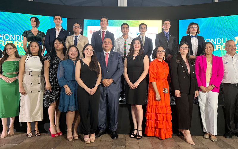 #ACTUALIDAD / HonduFuturo presenta a 29 nuevos becarios que realizarán estudios en 10 países

<a href="/HonduFuturo/">HonduFuturo</a> 

#SoyHonduFuturo

 proceso.hn/hondufuturo-pr… a través de <a href="/ProcesoDigital/">Proceso Digital</a>