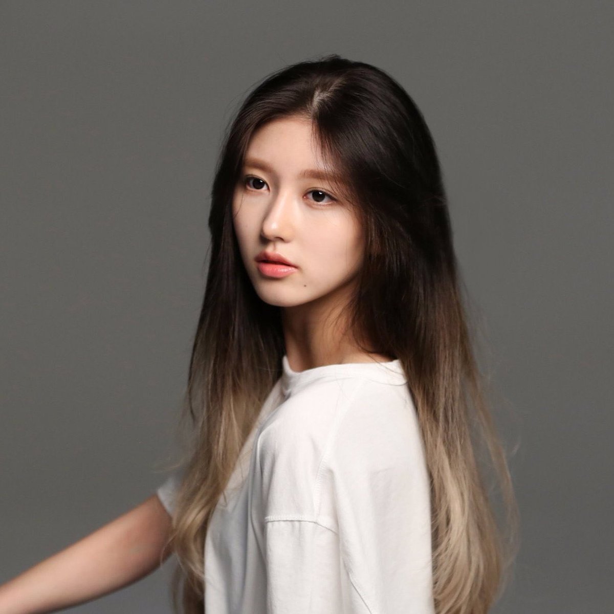 .ೃ🤍࿐
#HUENINGKAI #GAEUL