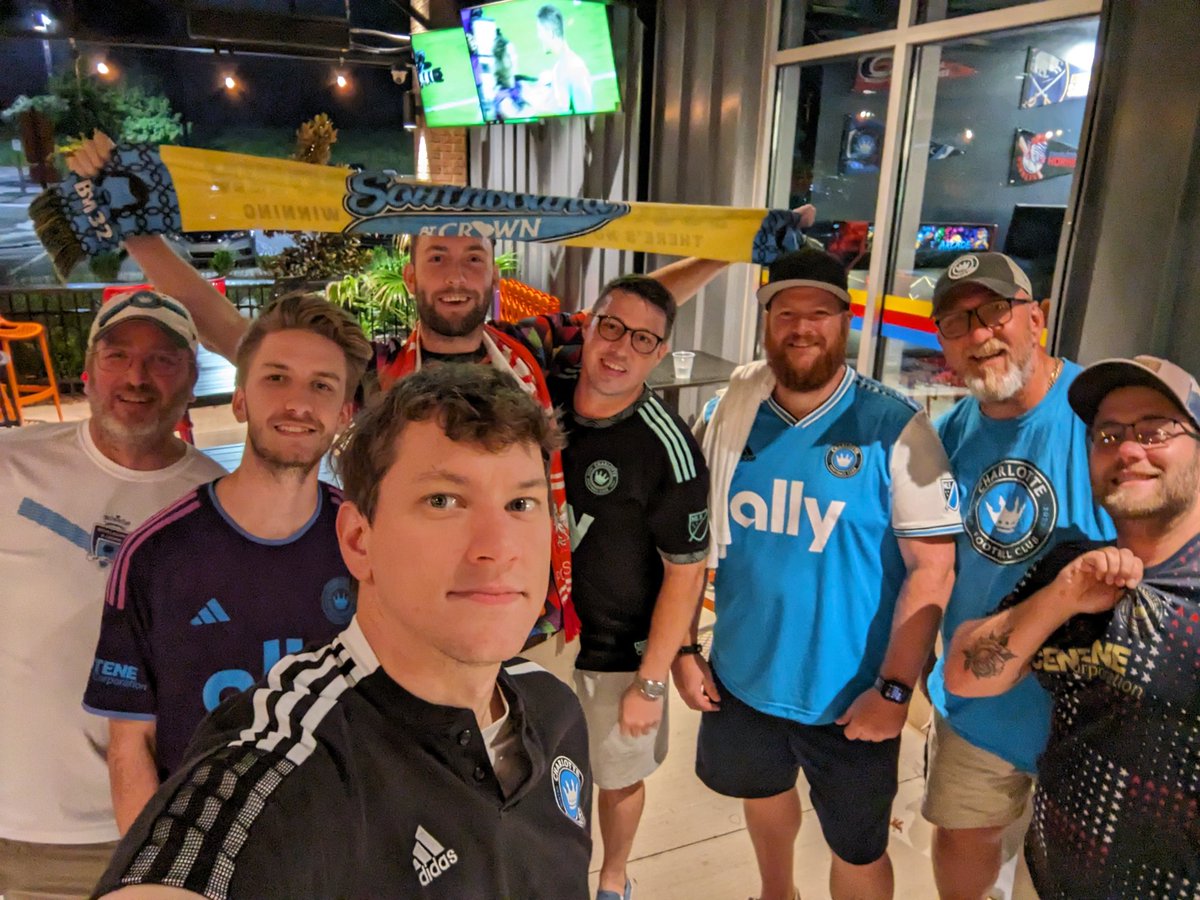 SouthboundCrown's tweet photo. Winning times with family and friends

#ForTheCrown https://t.co/YiMYIAqXoD