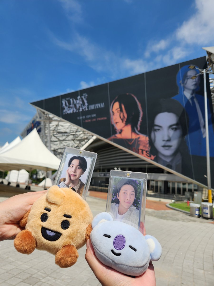 vmonpark's tweet photo. we're here 🥵🇰🇷 https://t.co/gZbYg3oFqj