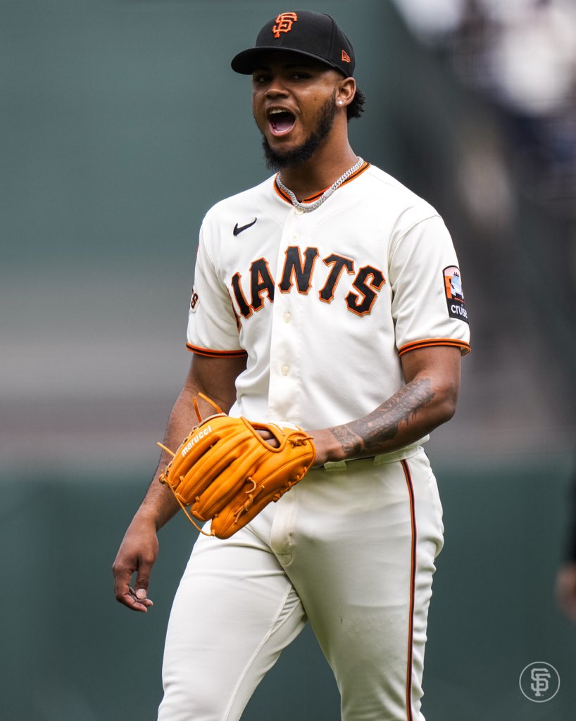 SFGiants's tweet photo. MLB-leading 33rd save for Camilo 🗣️ https://t.co/fLsXKsCfE7
