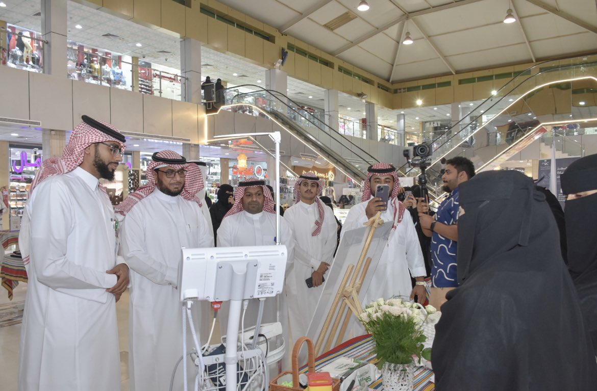 Gyuth_1's tweet photo. فريق غيوث #صامطة التطوعي التابع لجمعية التنمية الاجتماعية بصامطة يشارك مع القطاع الصحي الجنوبي في برنامج "من أجل صحتكم" والذي دشنه وكيل محافظة #صامطة الأستاذ عبده محمد مجرشي مساء أمس الخميس بمجمع السلام مول في صامطة. https://t.co/wIMZCMmhNO