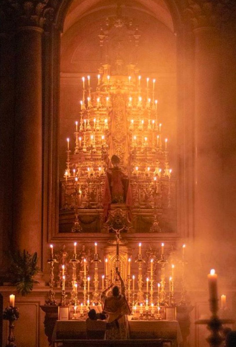 CarolBV7's tweet photo. Adorado y Alabado sea Jesús Sacramentado Salvador de la Humanidad https://t.co/HpLBg2zOov