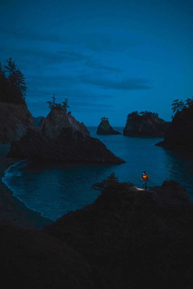 johncwingfield's tweet photo. Blue hour on the Oregon coast https://t.co/i92IFqPA3M