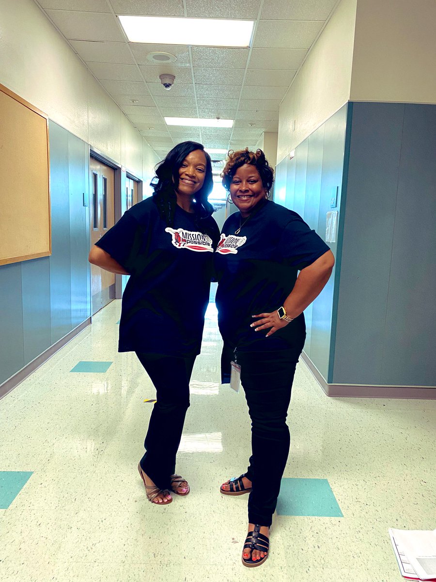 MeloAgenda's tweet photo. Day 1 Of District PD Was Amazing!! The Mission Of Phenomenal Learning Was Accomplished Today!! #MissionPossible #PDLife #DreamTeam @CMontLife @cedarhillisd @LREiServe @LRELonghorns @LaToBrown 😃🤘🏽📚 https://t.co/YwHhUZRCfe