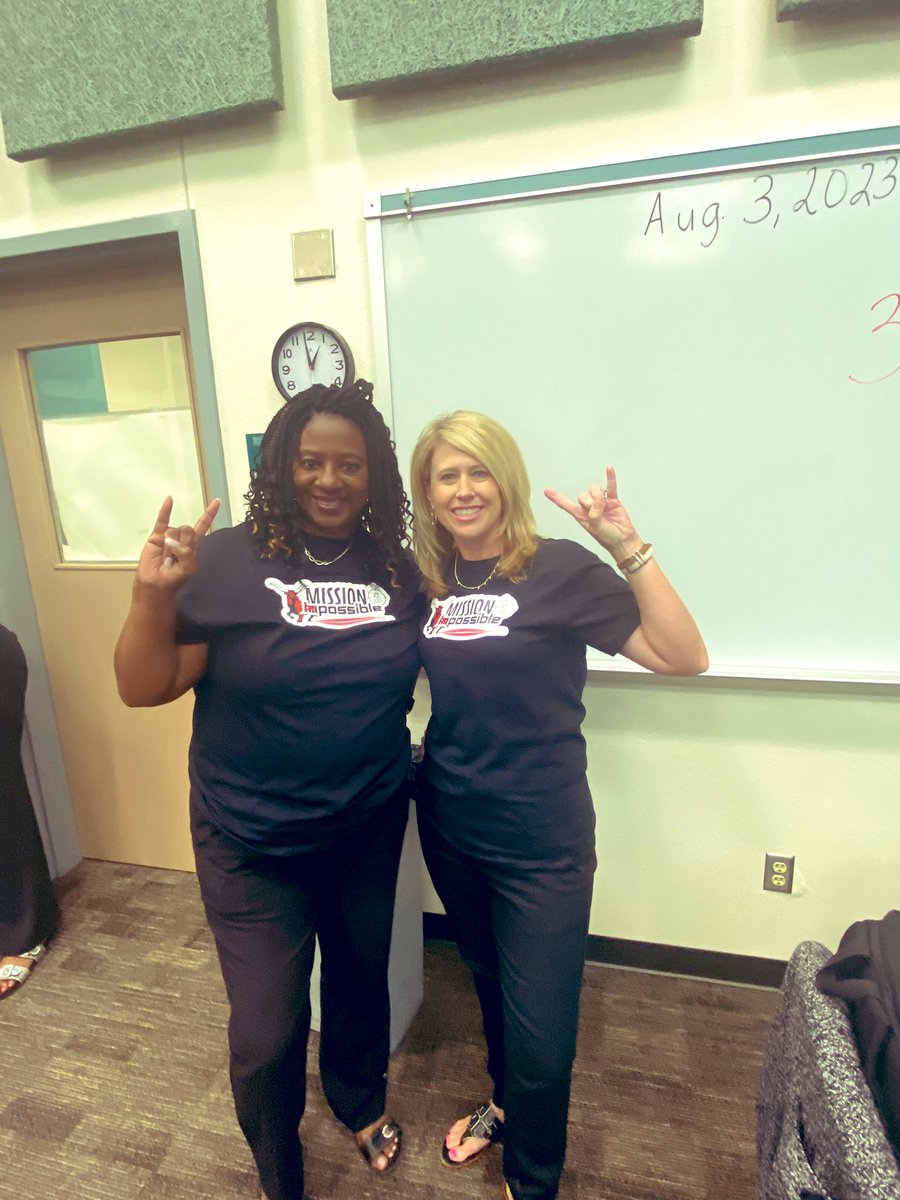 MeloAgenda's tweet photo. Day 1 Of District PD Was Amazing!! The Mission Of Phenomenal Learning Was Accomplished Today!! #MissionPossible #PDLife #DreamTeam @CMontLife @cedarhillisd @LREiServe @LRELonghorns @LaToBrown 😃🤘🏽📚 https://t.co/YwHhUZRCfe