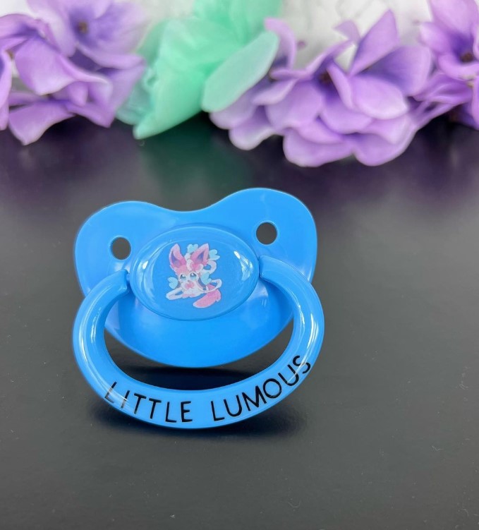 VixensHD's tweet photo. Check out our latest cute custom paci!! 🩷
#cglifestyle #cgl #cglkink #ddlgshop #adultpaci #pacishop #abdlshop #legallittlespace #legallittleslegue #legallittle #decopaci #decopacifier #abdlgirls #abdlbaby #ddlglittles #abdl #DDLG #littlespace https://t.co/MeUI7kjJrK