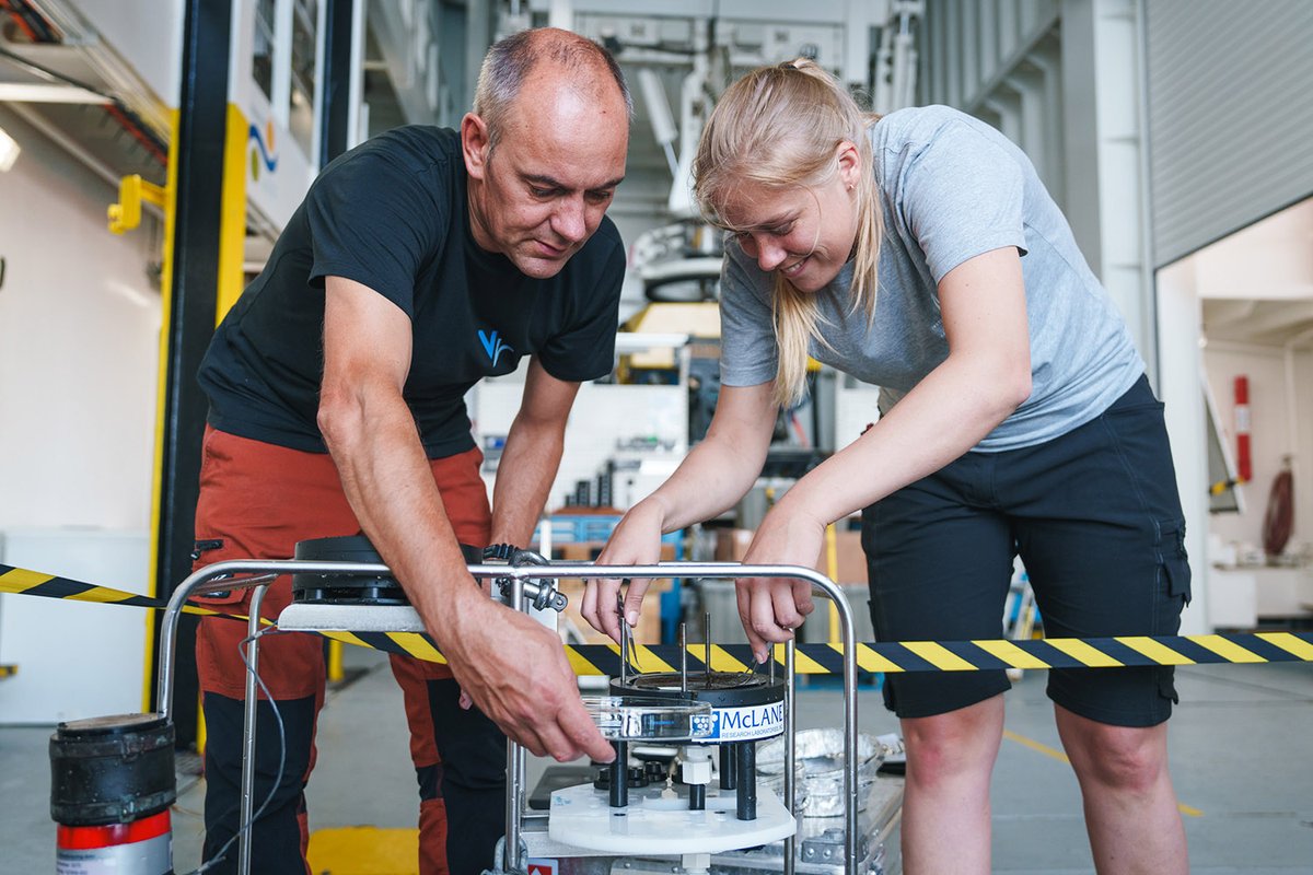 SchmidtOcean's tweet photo. To find answers about #MicroplasticDynamics, the team will characterize the water column, targeting specific depths and environmental parameters. The pycnocline – layer where water density changes rapidly – will play an important role. #NAMC
New blog: https://t.co/mLbRgaWQla https://t.co/p45rpNe0LC