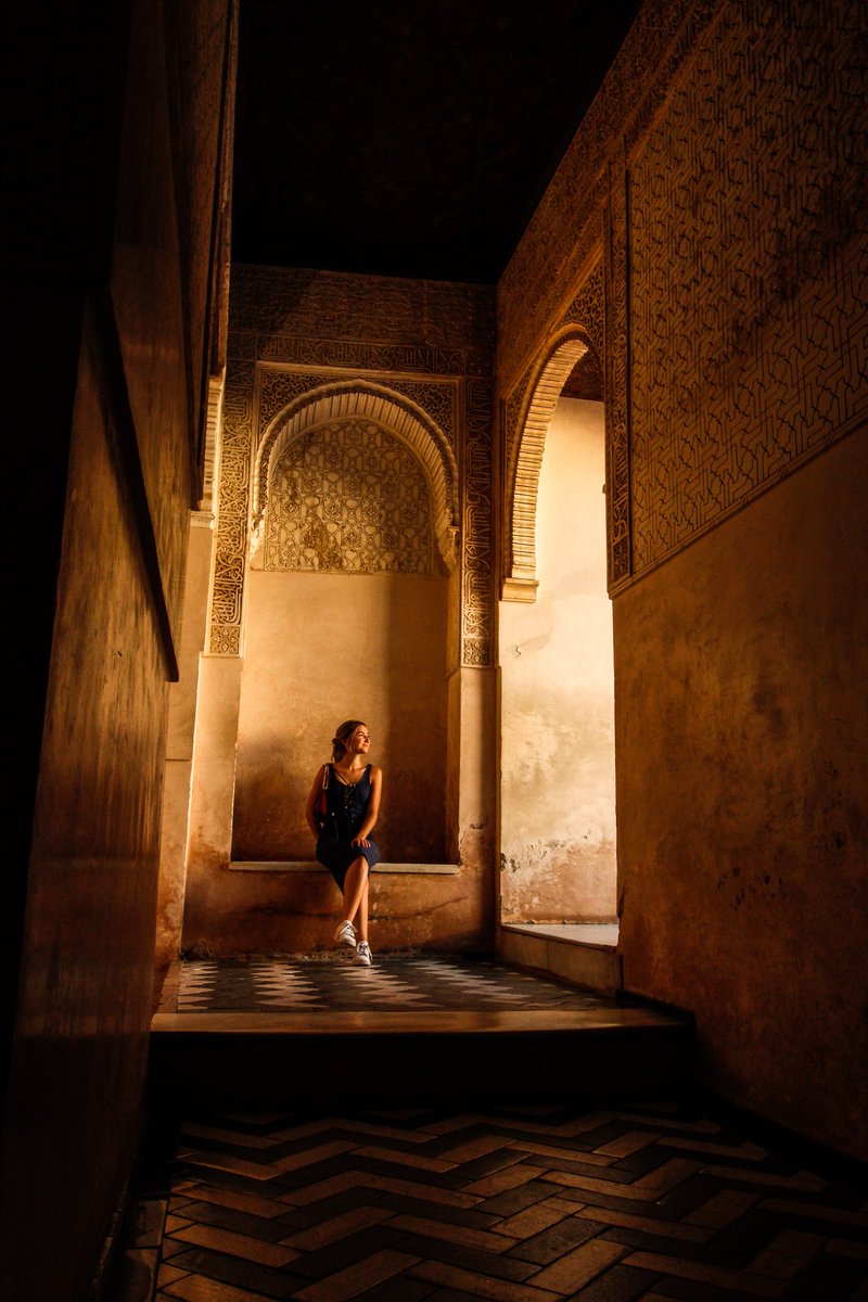 jiimcr's tweet photo. pillando la luz de Granada y esta random se me cuela en las fotos https://t.co/2KCTrsB1cm