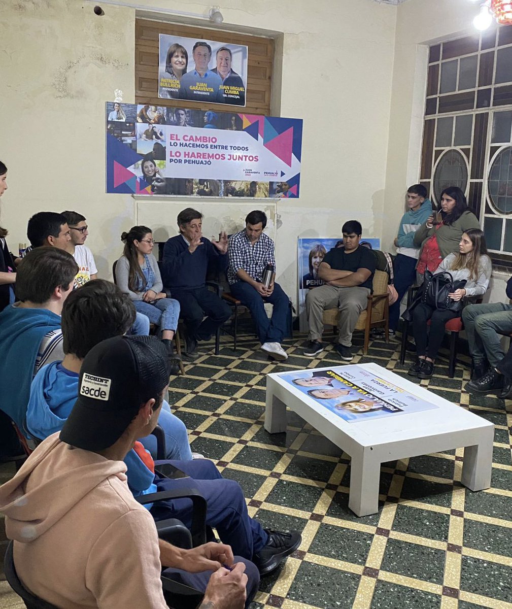 JuanGaraventa_'s tweet photo. ENCUENTRO CON LA JUVENTUD PEHUAJENSE 💪🏻
Siempre me resulta muy interesante debatir con los jóvenes, permiten abrirnos a nuevos pensamientos y perspectivas sobre diversos temas. 
Gracias a todos los que se acercaron a escucharno. Nosotros los seguiremos escuchando a ustedes! https://t.co/mix93wtAtT
