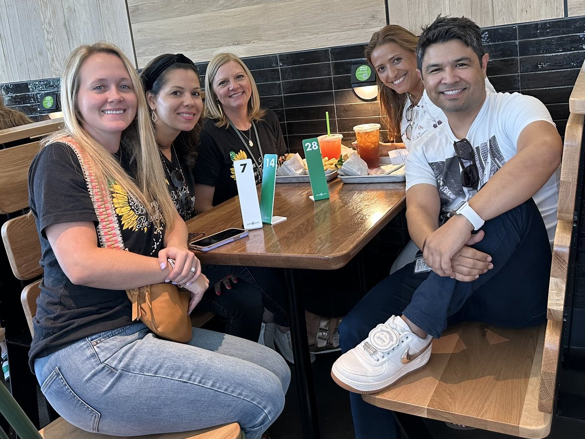 HerrerasClass's tweet photo. I give you your 2023-2024 @GibCaldwellElem 2nd grade team!

Enjoying quality time at our local @shakeshack 

#CaldwellCatsPride
#WeAreCaldwell #YouBelongInMISD #MyMISD 
#MISDLivesKind #SomosCaldwell #TuPertenecesEnMISD https://t.co/l1pxm5hZtE