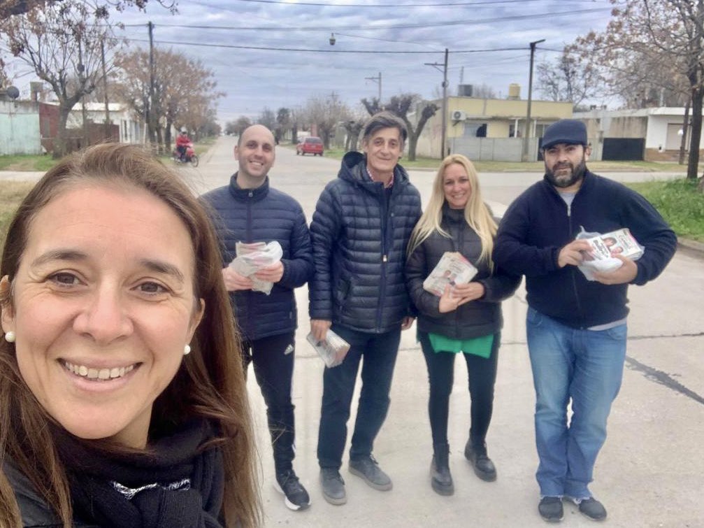 JuanGaraventa_'s tweet photo. Seguimos caminando, seguimos escuchando! #JuntosSomosMasFuertes #PehuajoVaACambiar 💪🏻🙌🏼 https://t.co/XDH7HLJtmM