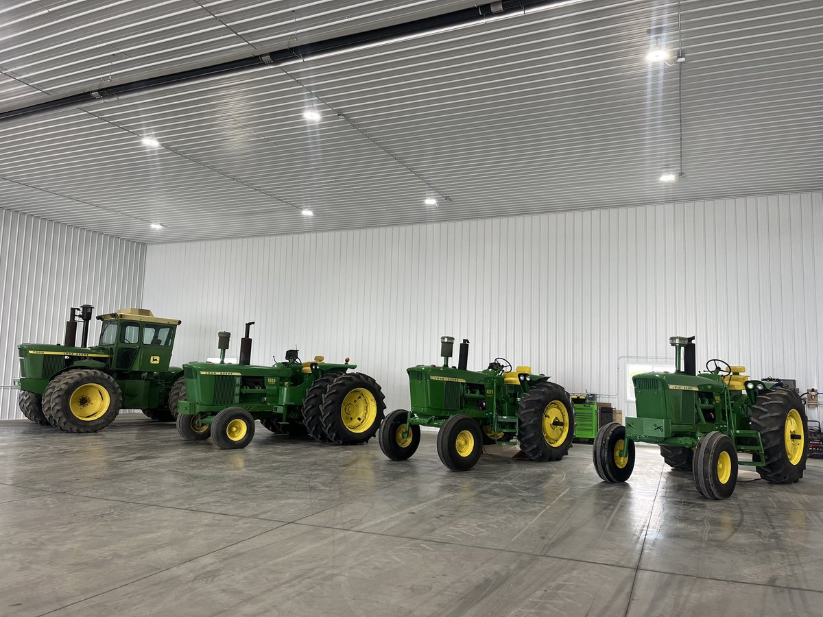 Having a party in our new shop tomorrow night. Got the antiques in the back and washed up #Andyclean @JohnDeere #AgTwitter