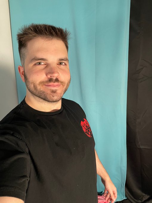 New haircut as suggested by one of my viewers!😄😄 https://t.co/RAiIlscFyN