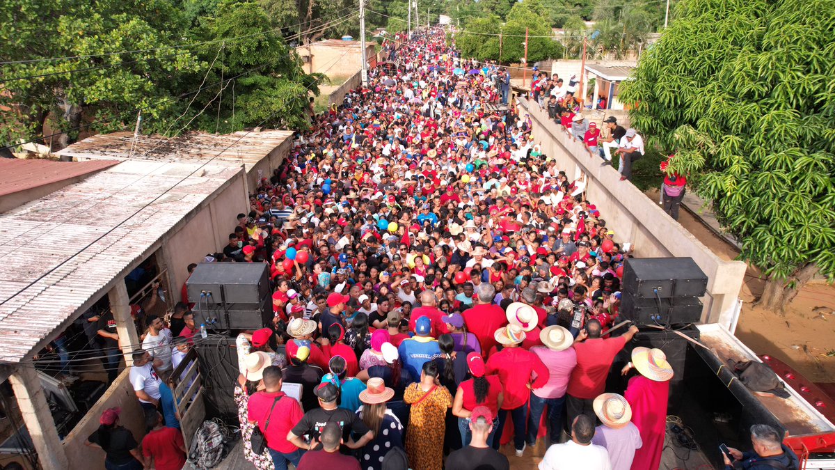 QUE MOLLEJA DE MARCHA! Hoy se realizó en la parroquia Idelfonso Vásquez del municipio Maracaibo del estado Zulia en respaldo a nuestro Presidente <a href="/NicolasMaduro/">Nicolás Maduro</a>  y contra el bloqueo y sanciones criminales. VENCEREMOS!