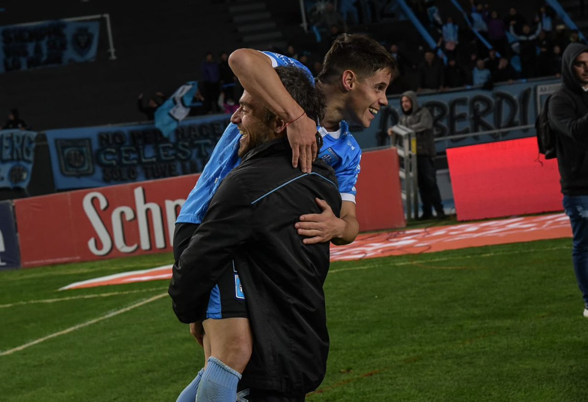 EstudiantesRio4's tweet photo. ✨️¡GRITALO FUERTE LEOOOÓON!🦁
¡ÉSTO SIGUE EN OCTAVOS!
.
Dos de dos en 16avos de Final 🏆🇦🇷⚽️
Al igual que en la edición 2020, @EstudiantesRio4 superó la instancia. 
.
Es el segundo equipo cordobés entre los 16 mejores de la #CopaArgentinaAXIONenergy https://t.co/x6YSVyzzj5