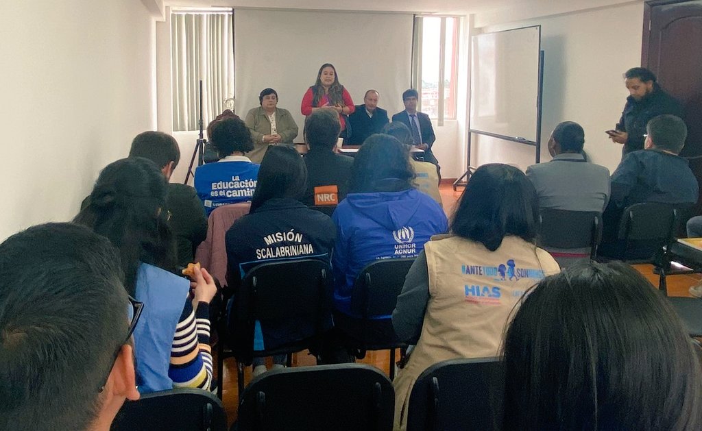 EducacionZ1Ec's tweet photo. [TULCÁN] Equipo de @EducacionZ1Ec y Distritales de Carchi, se reúnen con representantes de @UNESCOQuito, @ACNUREcuador, @HIAS_ECUADOR, @ConsejoNoruego, entre otros; con el obetivo de garantizar educación de niñ@s y adolescentes en el contexto de migración. #ResultadosEnEducación https://t.co/DKfI9iqBo1