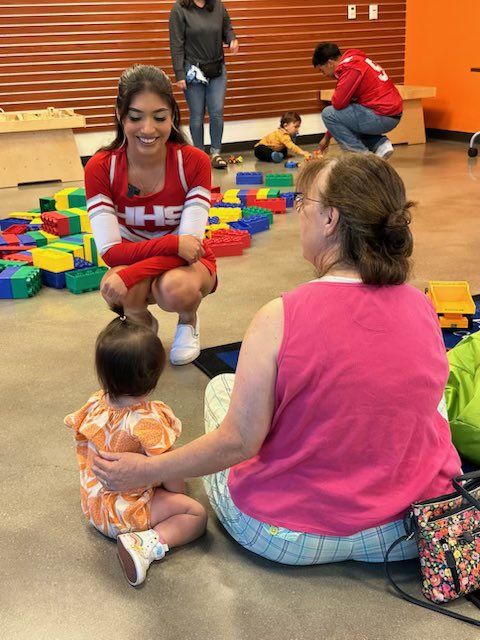 OxnardUnion (@oxnardunion) on Twitter photo ☀️💪🏼Our OUHSD Student Athletes are giving back this summer by volunteering in their communities.
Mariana Ayala (cheerleader) and Alejandro Nava (football team) from <a href="/hhs_viking/">Hueneme HS</a> read to kids at the US Navy Seabee Museum. ☀️💪🏼Our OUHSD Student Athletes are giving back this summer by volunteering in their communities.
Mariana Ayala (cheerleader) and Alejandro Nava (football team) from <a href="/hhs_viking/">Hueneme HS</a> read to kids at the US Navy Seabee Museum.