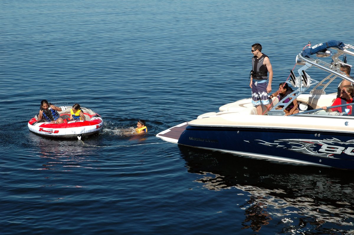 Never swim alone, never dive into shallow water, and other smart swim tips: boatingmagli.com/2019/06/01/swi…
#SwimSafety