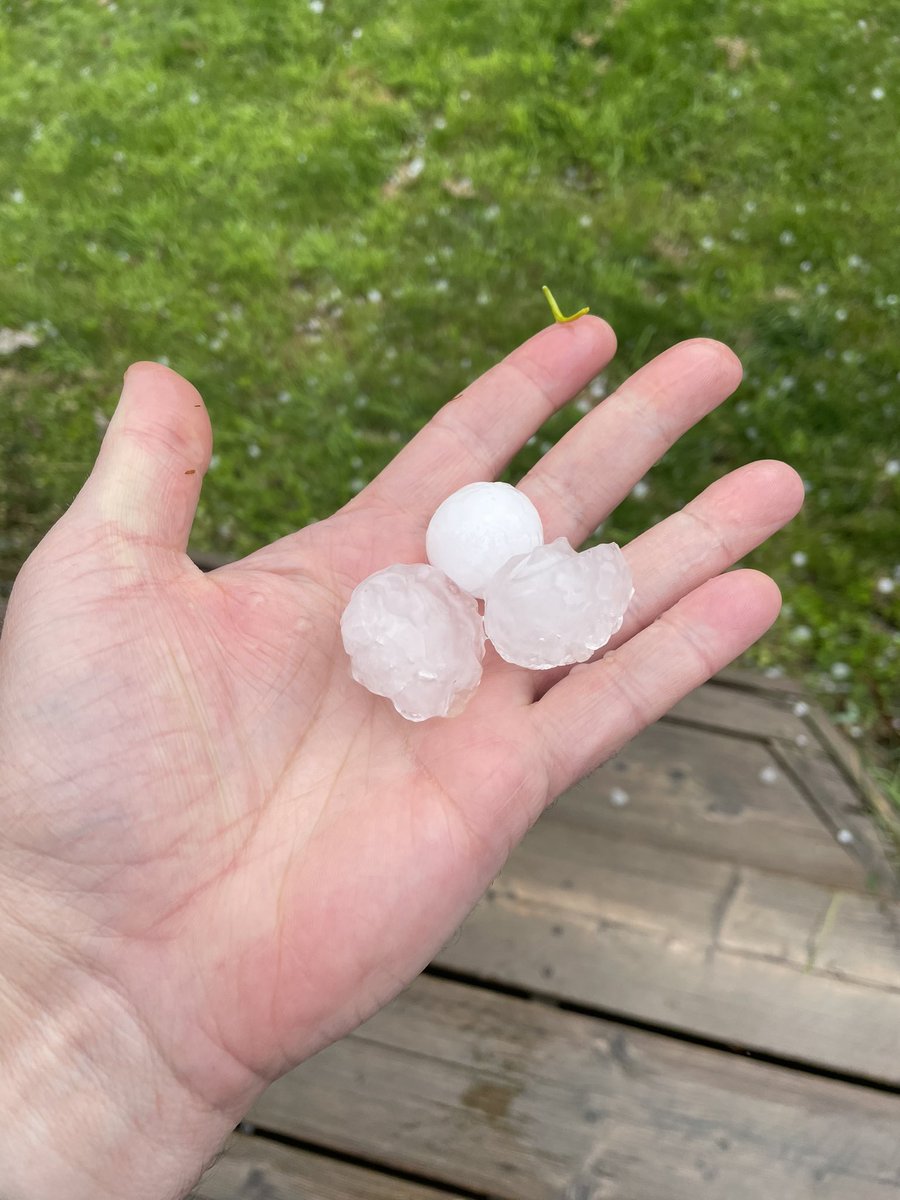 StefanHalisky's tweet photo. And the summer of Revelation continues…what the actual hail. #ONStorm #ottawa #stittsville https://t.co/jIr3e2udGm