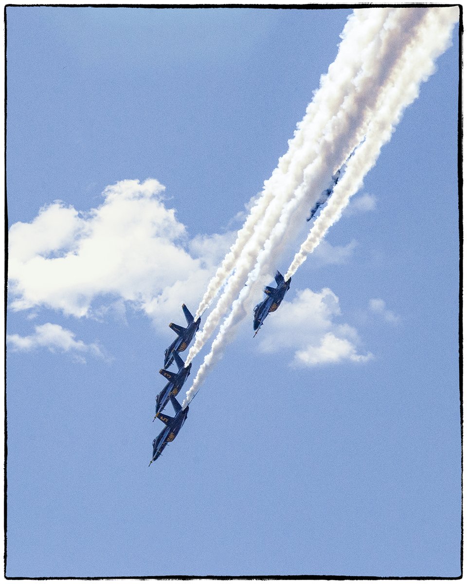 'Blue Angels, practice'.

#BlueAngels #USNavy #NavyBlueAngels #USN #Hornets #F18Hornet #Seafair #Seattle #SeattleSeafair #airshowphotography #airshow