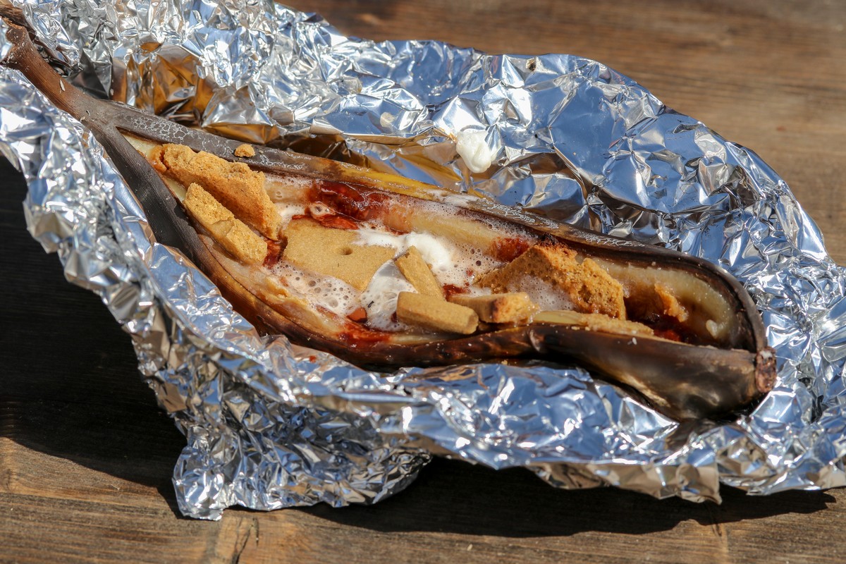Smore Banana Boat. Pop them on the #SummerBBQ and enjoy the melted chocolate &amp; marshmallow goodness. Using our Smoreables Graham Crackers. Here's the recipe and also for a version you can pop in the oven instead. buff.ly/3Jv5WOb