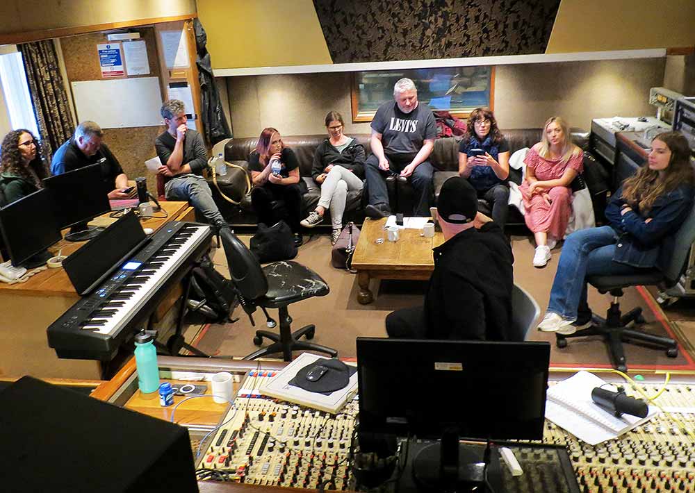 Witnessing the virtues of auto-tune, foraging for melodies and embracing collaboration on the @pro7ectmusic masterclass at @rockfieldstudio with renowned producer @gethinpearson... songwritingmagazine.co.uk/events/pro7ect… #songwriting #masterclass #rockfieldstudios #gethinpearson #pro7ect