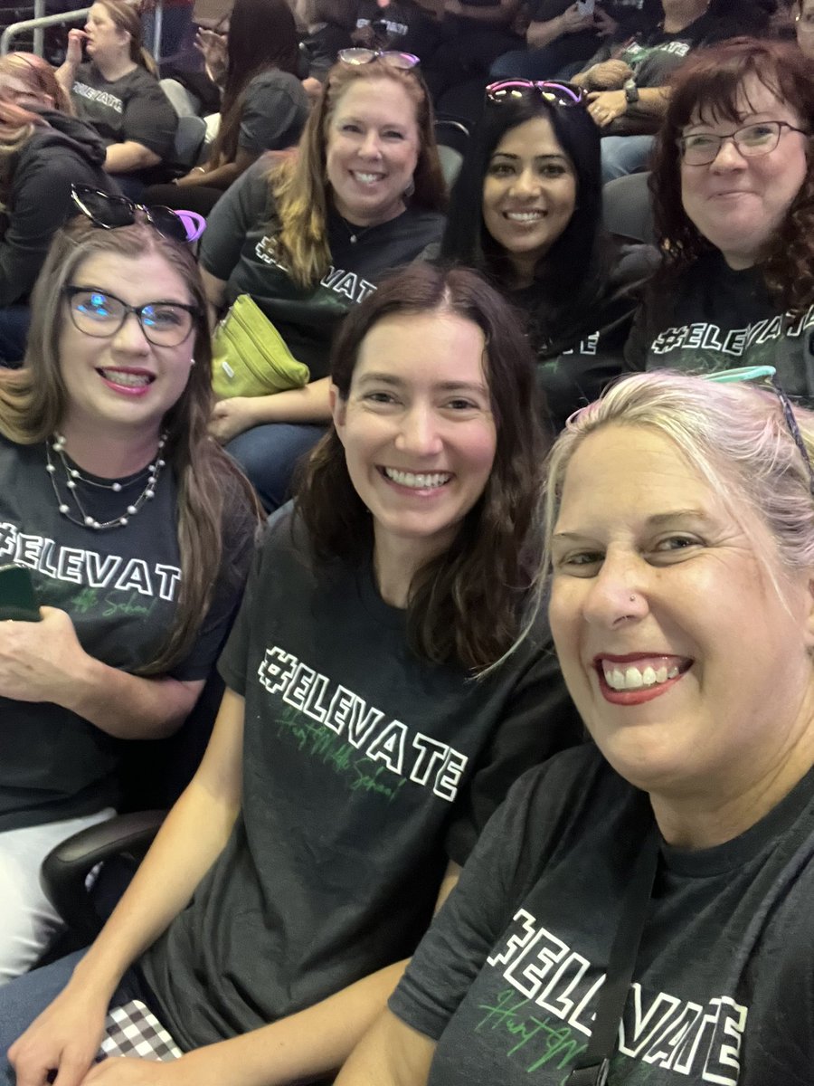 mrsmocksclass's tweet photo. Convocation was so much fun! #FISDElevate https://t.co/AdeFiu8Mf0