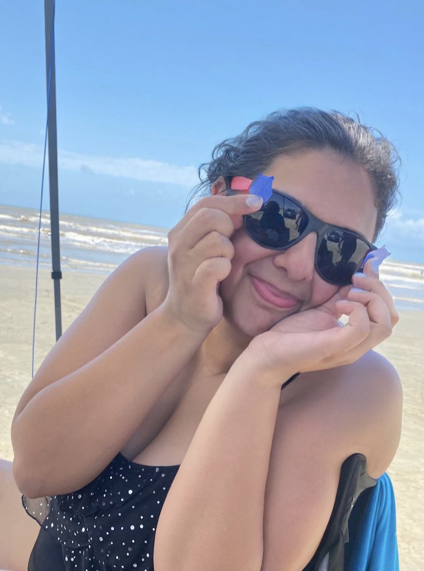 Ollie had fun at the beach with Mrs. McClain!! #ollieadventures <a href="/KISDMcElwain/">McElwain Elementary</a>