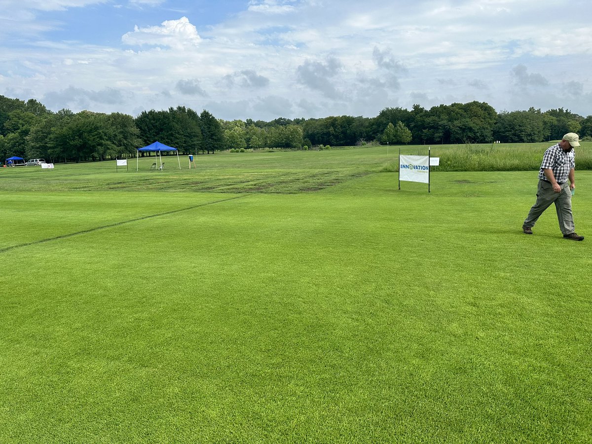 MichaelJMaas's tweet photo. The Kansas Turf &amp; Ornamentals Field Day featured new info and unrivaled humidity. Good stuff! Fun to see everyone. https://t.co/zHdrKn3HUZ