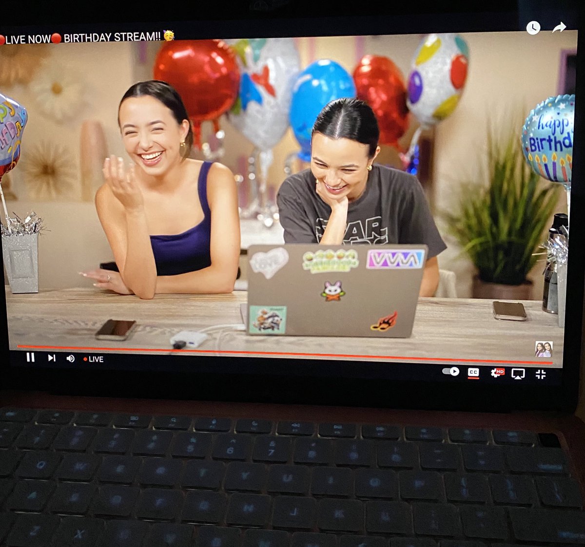 lovemerrell1's tweet photo. watching their livestream makes me so happy 🩵 https://t.co/jfxXU6F9KQ